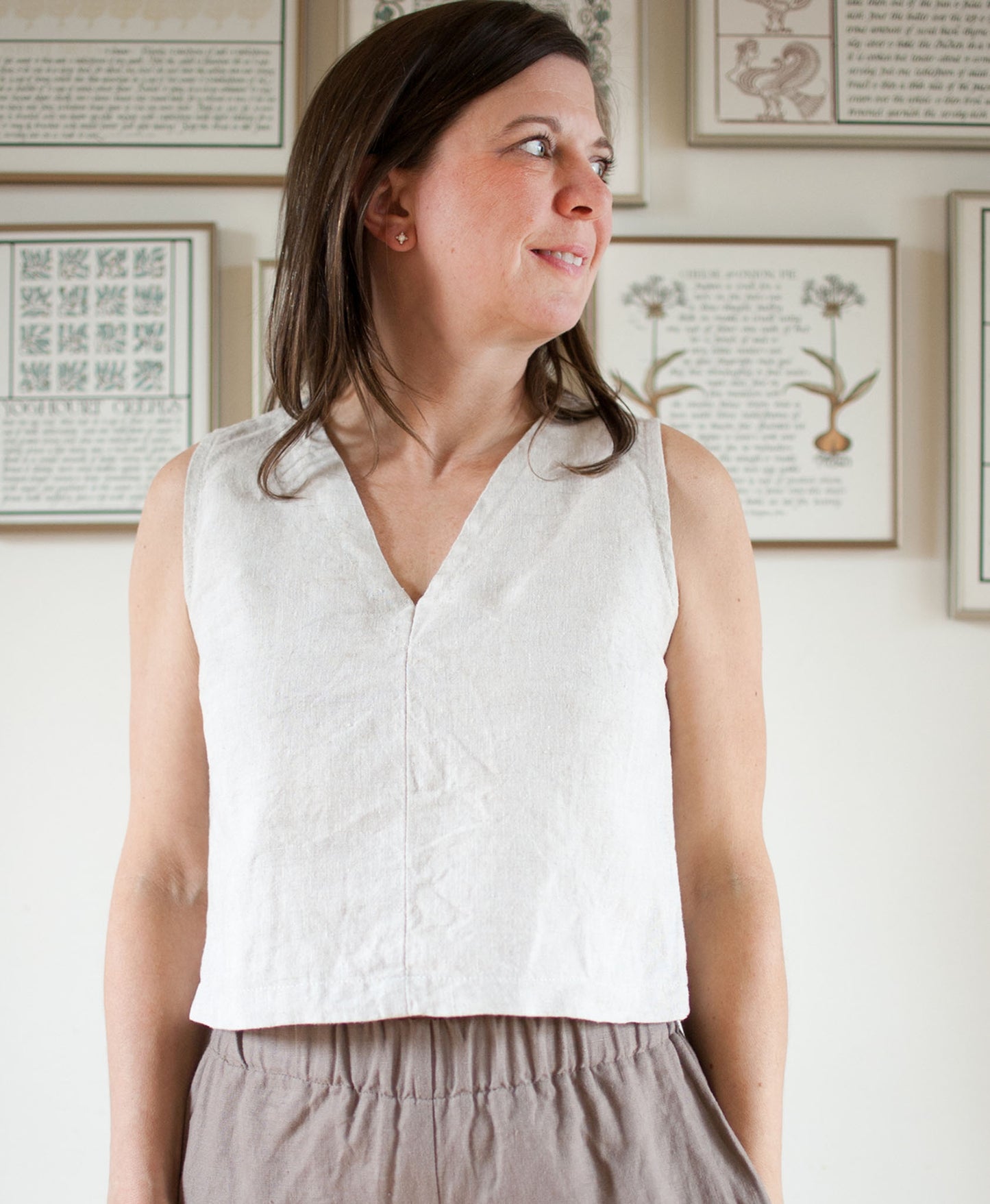 Anna Linen V-neck Sleeveless Top